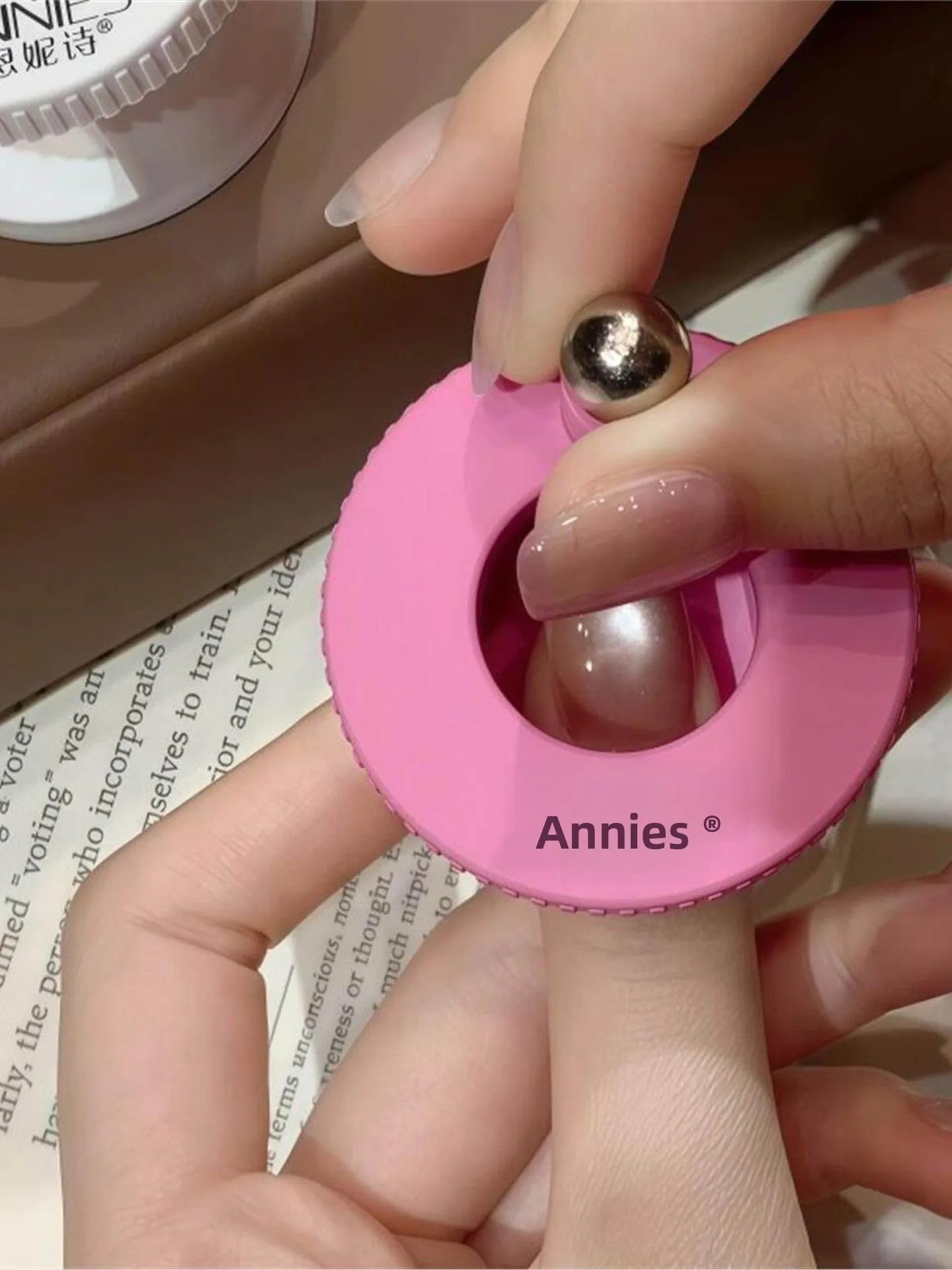 

Easy Automatic Eye Beauty Tool Wide Light Magnetic Absorber Beginner Nail Art Glass Bead Tool Simple Elegant Fashion