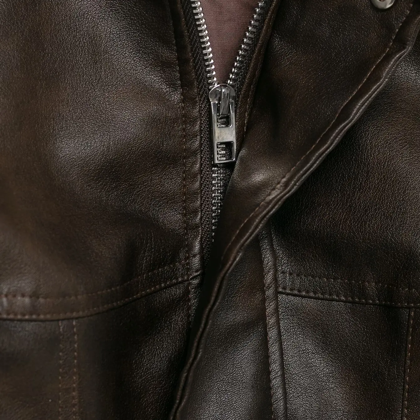 เสื้อแจ็คเก็ตหนังตกแต่งซิปแฟชั่น เสื้อแจ็คเก็ตสตรีแบบสั้น ดีไซน์อเนกประสงค์ สำหรับฤดูใบไม้ร่วง ผลิตภัณฑ์ใหม่ ผ้าโพลีเอสเตอร์