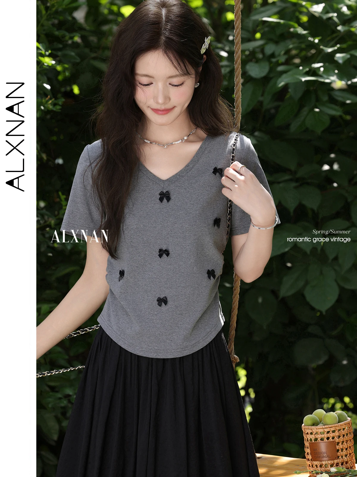 

ALXNAN Women's Gray T-shirt V-neck Bow Pleated Design T-shirt Elegant Casual Office Cotton Loose-fit Short Sleeve Tops L557127