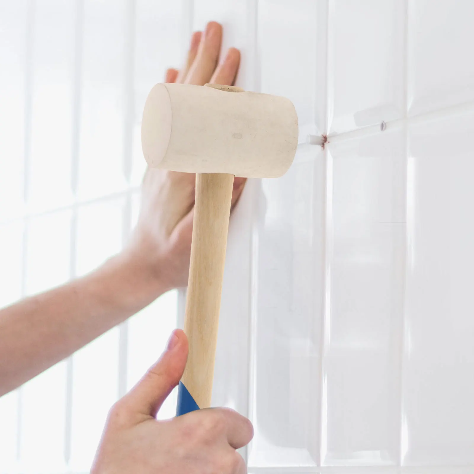 

Rubber Tile Installation Hammer Wooden Handle Practical Shock-Resistant Anti-Marking Ball Hammer Tile Tool Soft Non-Slip Grip