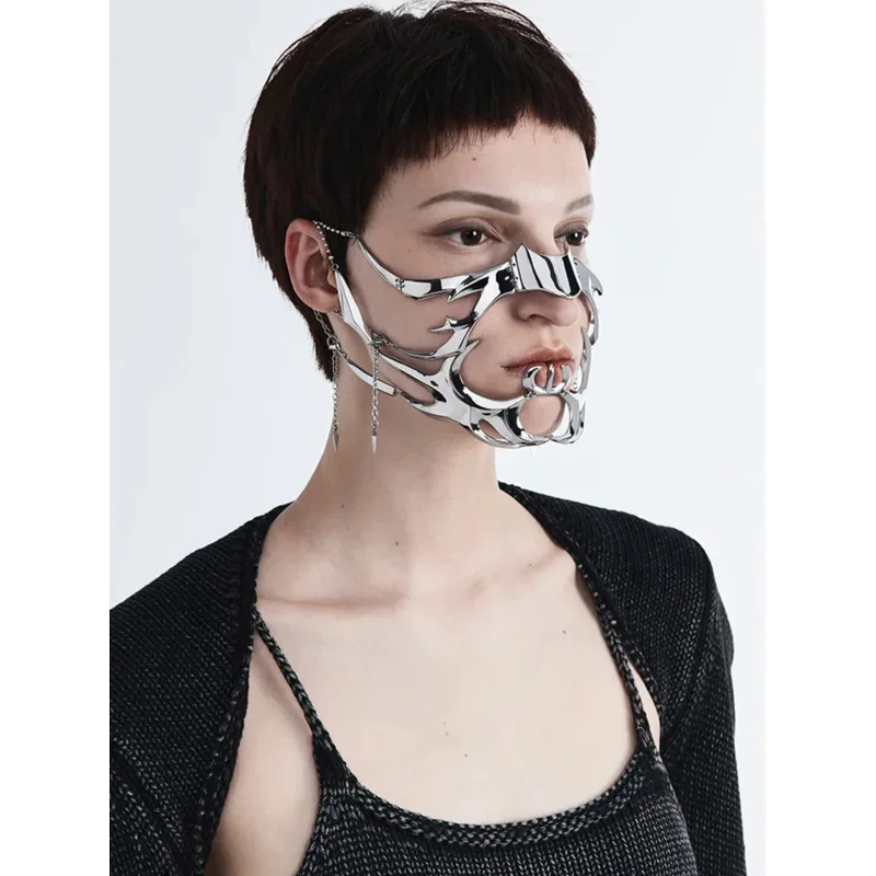 2023 Luxus Cyberpunk Maske Flüssigkeit unregelmäßig Silber Farbe hohl Titan Stahl Gesichts accessoires für Frauen Männer Party Schmuck