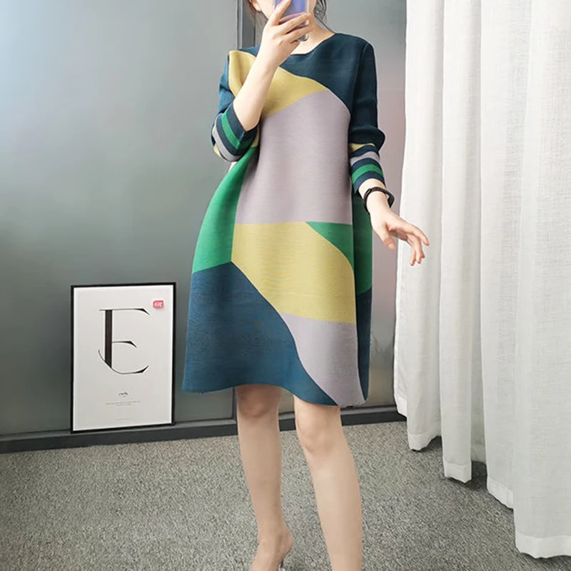 Loose oversized slimming 2024 spring and autumn contrasting knitted printed pleated bottom dress  boho dress