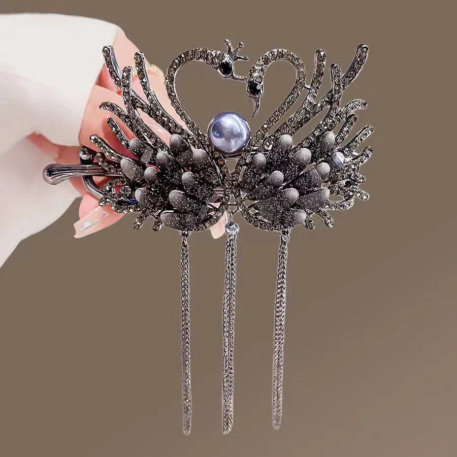 2026 Neue Kopfbedeckung im französischen Stil: Twist-Clip aus Legierung mit Quaste für Damen und Mädchen, süßer Haarschmuck, weibliche Haaraccessoires, Haarspangen – Detail 1