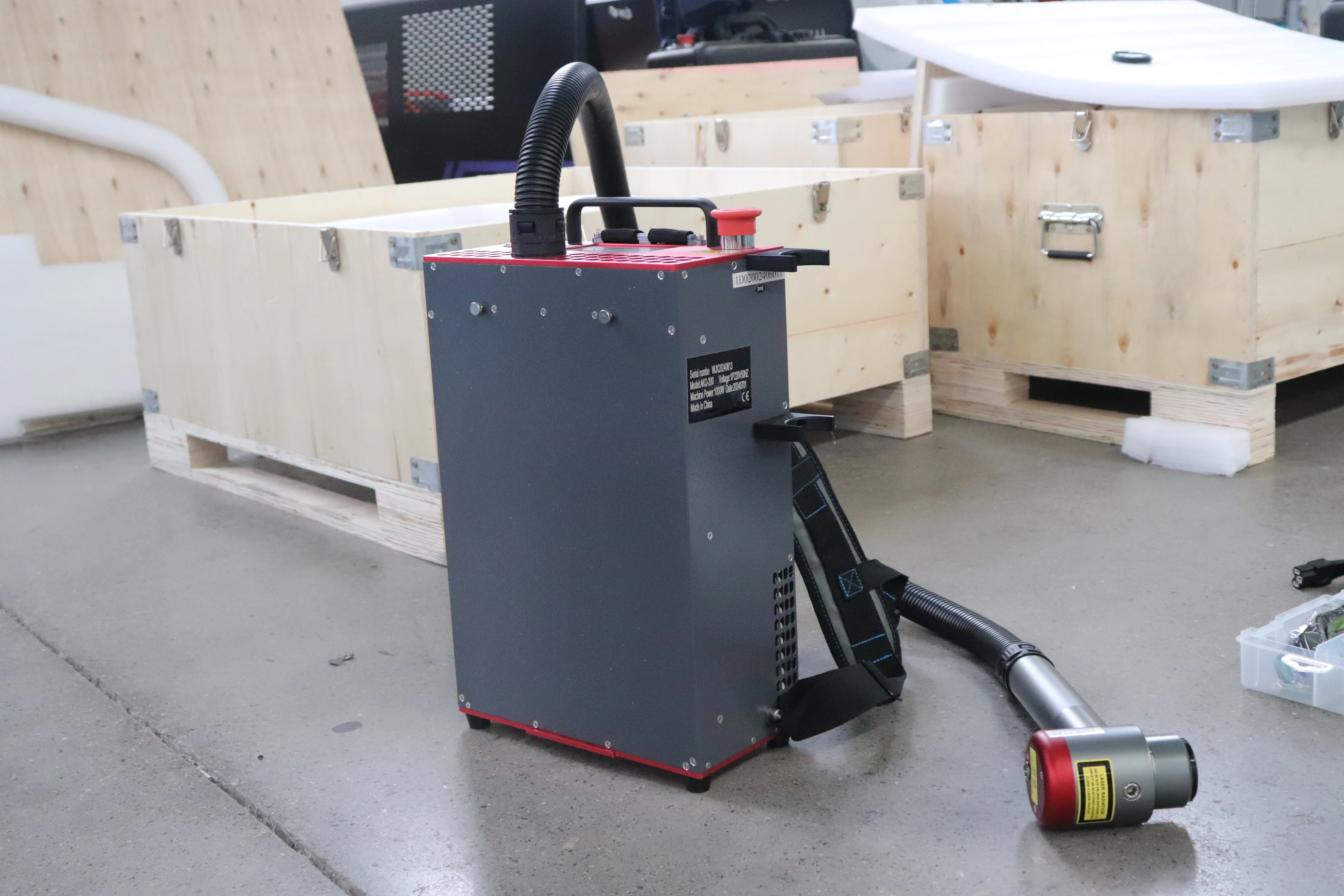 Backpack Model Pulse Laser Cleaning Machine 100W 200W 300W 500W Pulsed Laser Hot Selling for Wood Paint