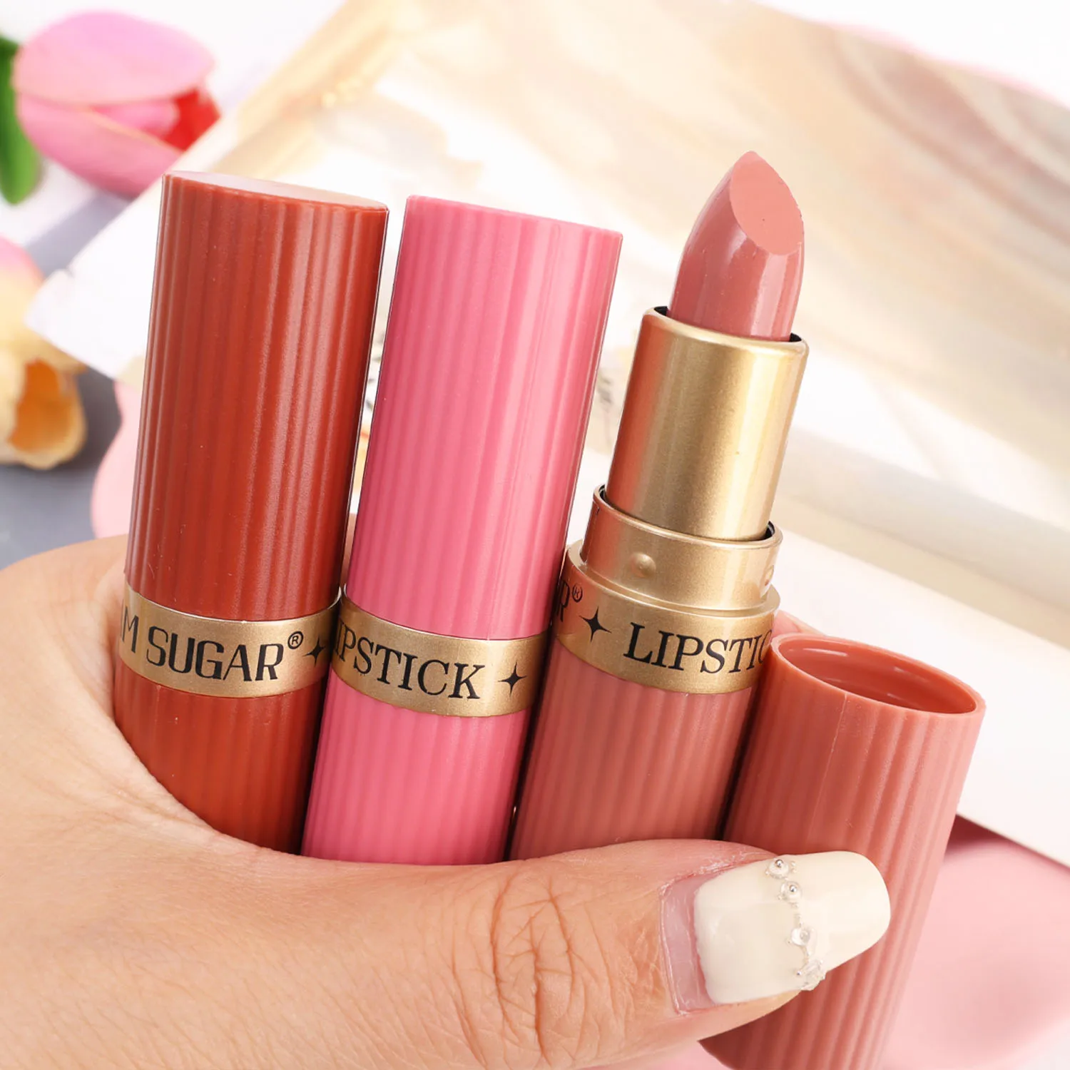 ダイヤモンド真珠光沢のある口紅防水持続ノンスティックカップマットベルベット光沢のあるリップグロス赤セクシーな唇ティントメイクアップ化粧品