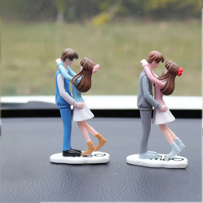 Small Ornaments 1 Cuddle Couple Mini Cute Miniature Figures with Base Crafts for Car Center Console Home Desktop Decoration