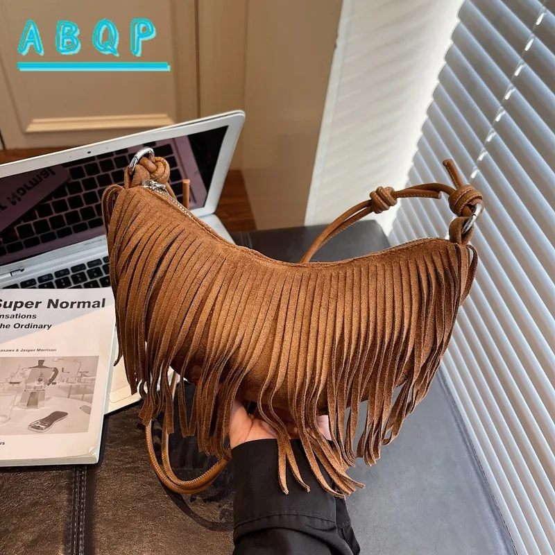 

Shoulder Bag Autumn and Winter Matte Retro Women's Handbag 2025 New Fashion Fringed Messenger Bag Hobos