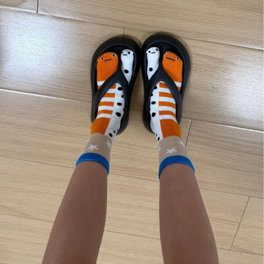 3 pares de chinelos divertidos de verão com dedos divididos, design divertido listrado de enguia de jardim, estilo de casal, estilo de férias à beira-mar, macio e confortável