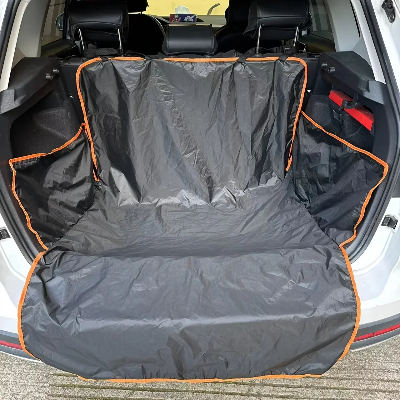 Cargo-Liner aus Polyesterfaser mit orangefarbenem Besatz – langlebige Schutzmatte für den Kofferraum im Kofferraum