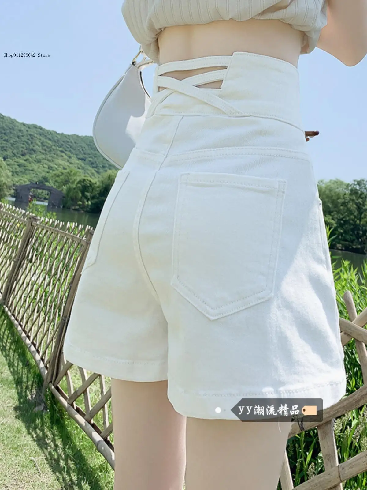 Summer and Autumn Leisure Commuting White High Waisted Denim American Slim Fit A-Line Shorts for Women