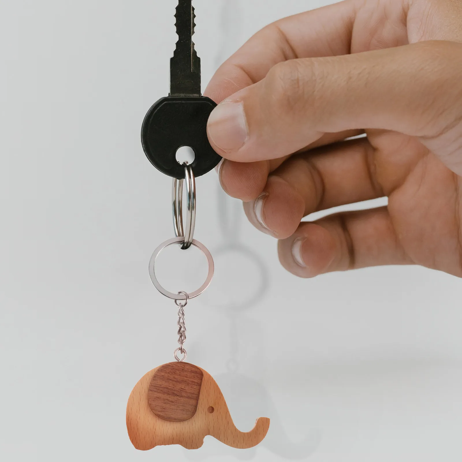 2Pcs Small Elephant Solid Wood Keychain Creative Mobile Phone Stand Multi Purpose Bag Hanging Decor Mobile Phone Holder