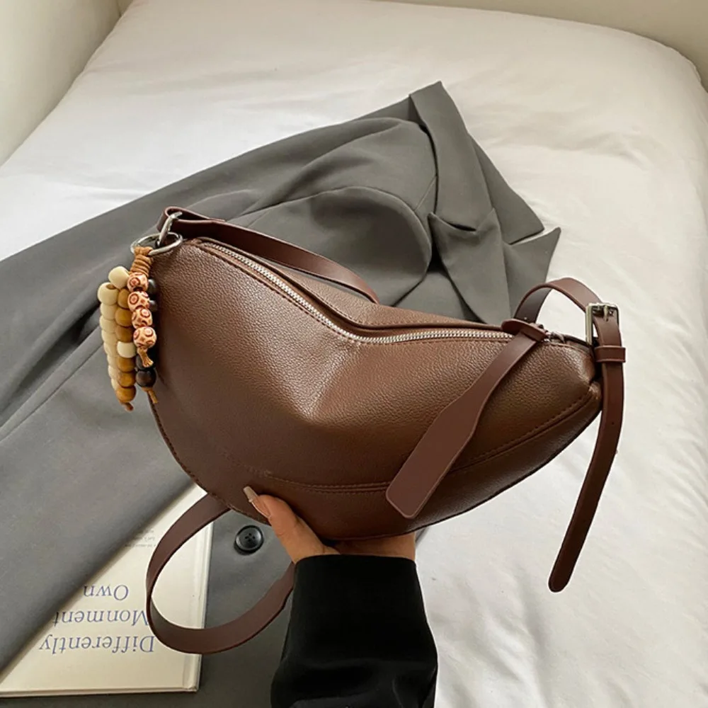 

Fashionable Vintage PU Dumpling Bag Retro Solid Color Half Moon Bag with Pendant Casual Small Saddle Bag Streetwear