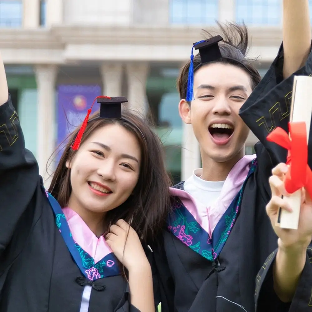 

Graduation Season Mini Doctor Hat Small Graduation Hat Celebrate Party Mini Bachelor Hat Hairpin Mini Doctor Hat with Tassels