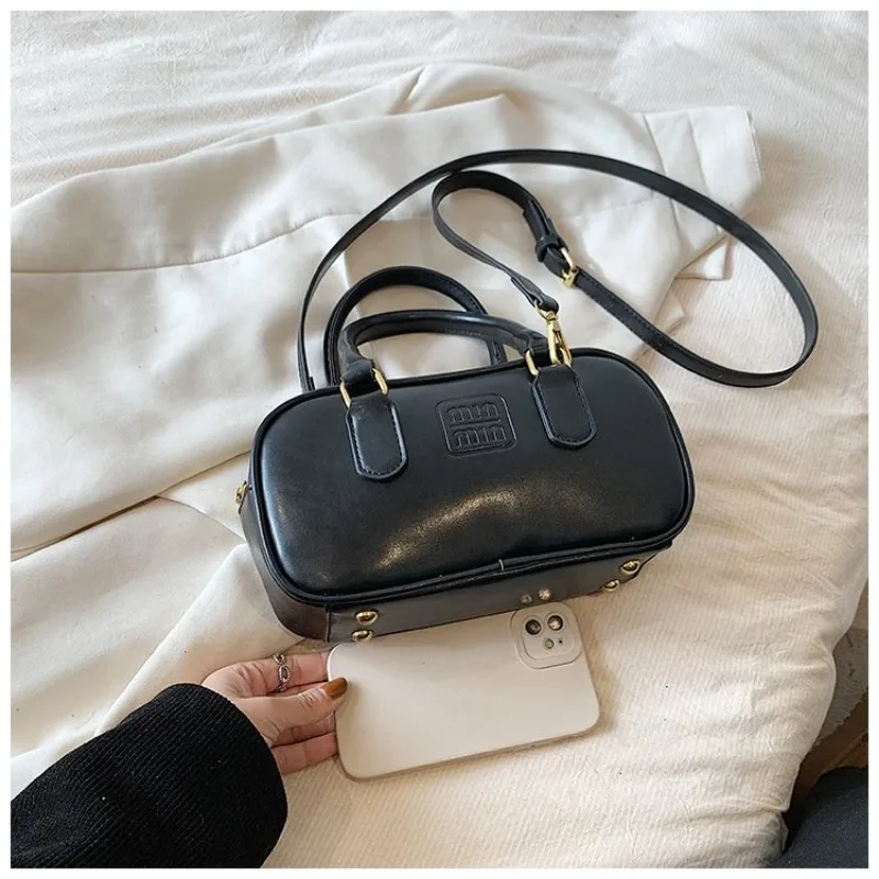 

Sophisticated Crossbody Handbag Elegant Design 2025 New Model Hot Sale Travel Commuting Ladies Portable Stylish Luxurious
