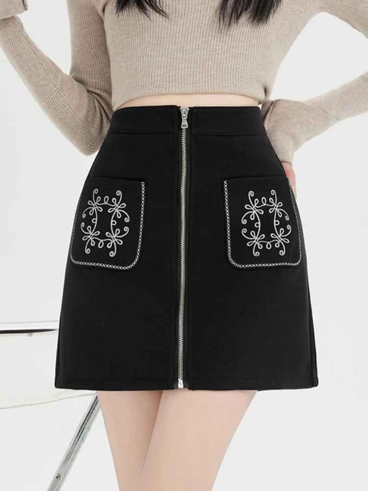 Design sense zipper embroidered woolen skirt women in winter A-line wrap for buttocks anti glare sweet short skirt