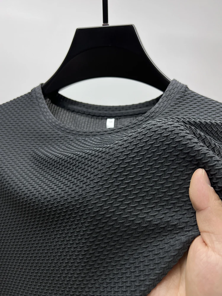 

High-End Breathable Ice Silk ort Sve T-irt Men's round Ne Summer Me f Sve Slim Fit Youth Faion Top
