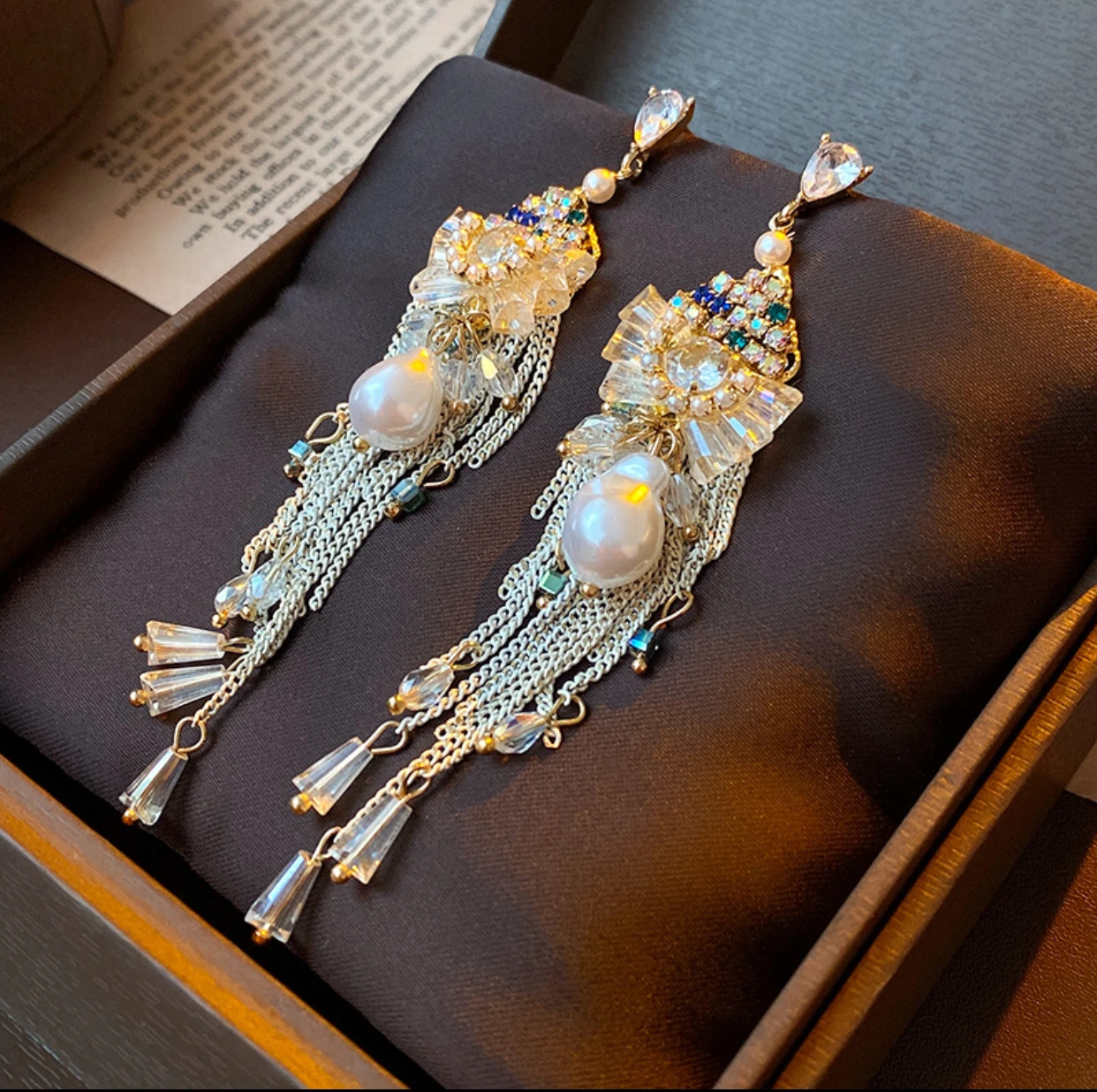 

9.3 * 2.2 cm zircon butterfly tie tassel earrings replica Cuban lock personality design earrings luxurious high-end earrings