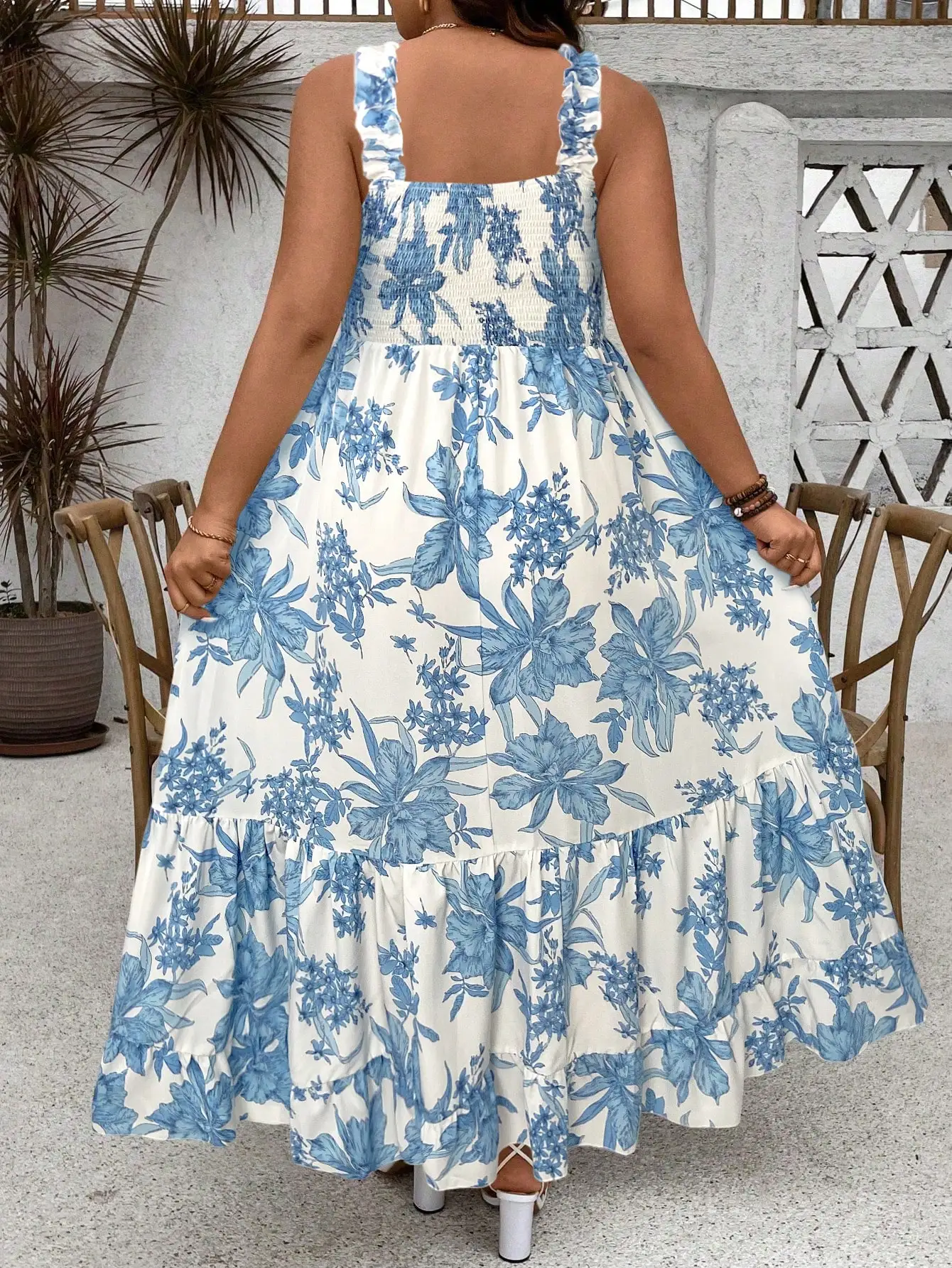 

Женское макси-платье больших размеров с цветочным принтом, оборками по низу, на тонких бретелях, с присборенным лифом, А-силуэт