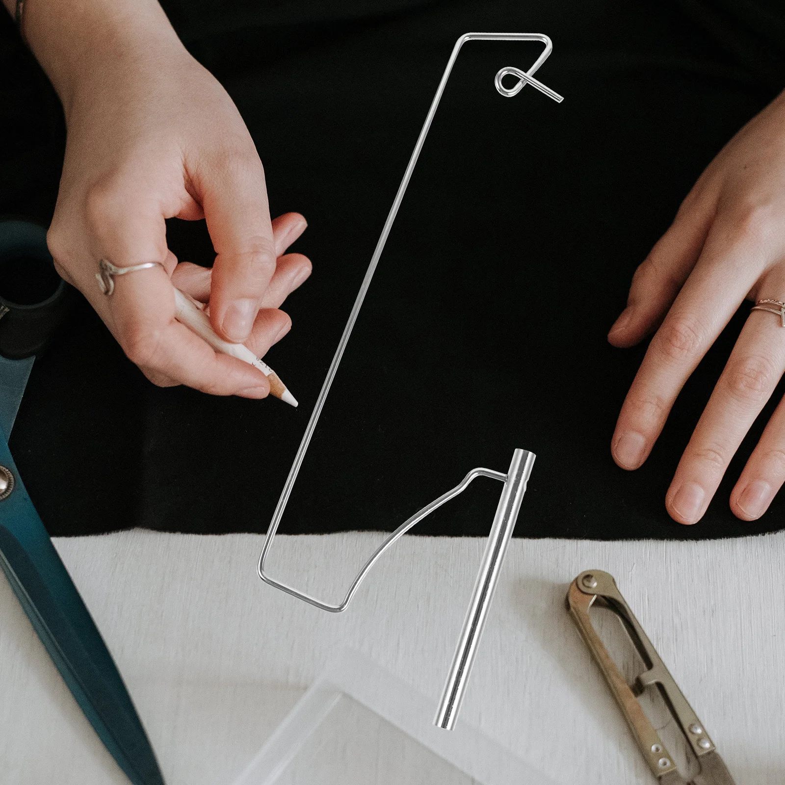 

Compact Sewing Machine Thread Holder Durable Construction for Managing Threads in Sewing Projects Thread Holder