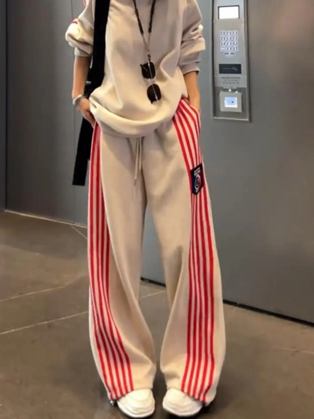 

Khaki Fleece Lined Wide Leg Sporty Casual Sweatpants Two Piece Set Women's Loose Fit Long Trousers with Side Stripe Design