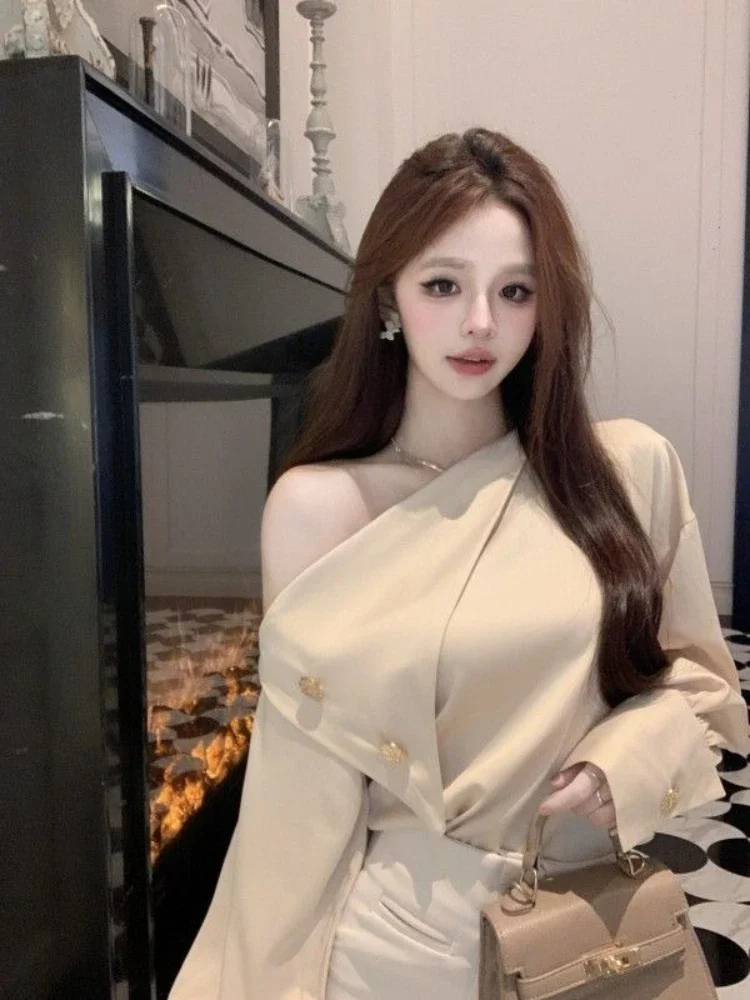 

Женские рубашки и блузки нестандартной формы с длинными рукавами. Симпатичная и элегантная роскошная молодежная одежда. Новая коллекция 2024. Красивый женский топ.