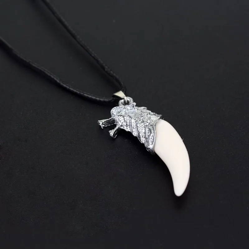 موضة فانغ الأسنان تميمة مجوهرات سبايك الذئب الأسنان الرجال قلادة الراتنج الذئب الأسنان سبيكة الذئب رئيس قلادة مجموعات هدية