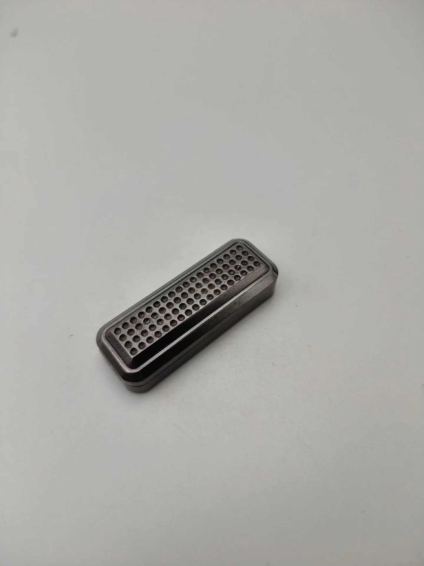 Used EDC Even Zirconium Small Yellow Croaker Edc with Dot Patch, Mechanical Push Card Edc Decompression Toy Tide Play Black Tech