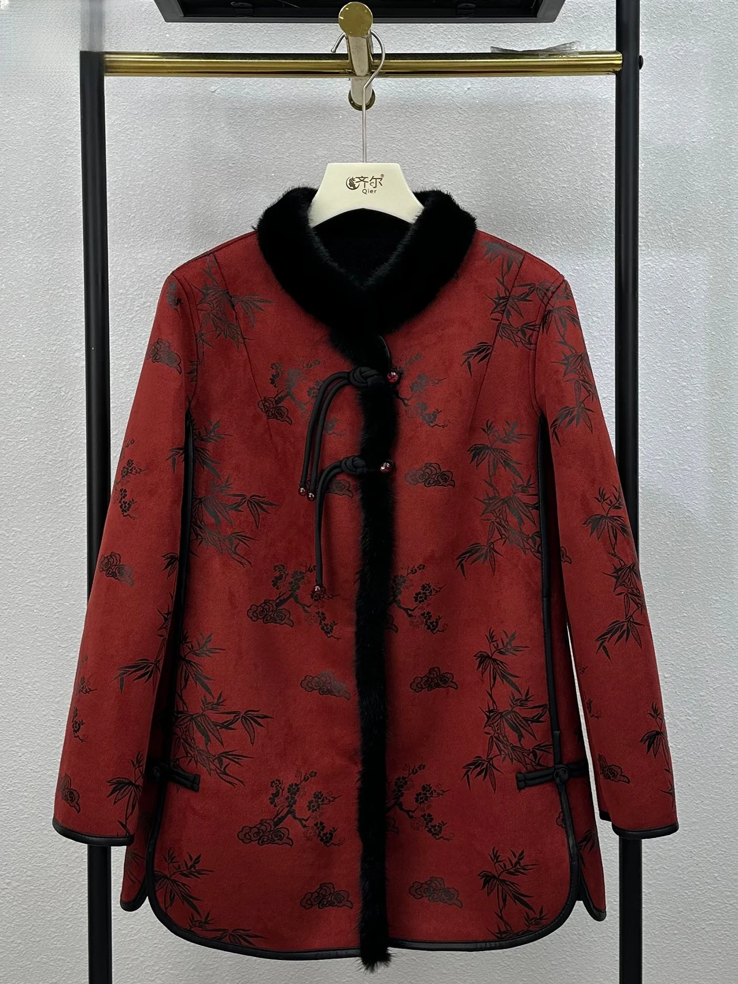 

Новое китайское женское длинное пальто в китайском стиле, зимняя модная верхняя одежда из овечьего меха, комбинированная кожа и мех, пальто больших размеров