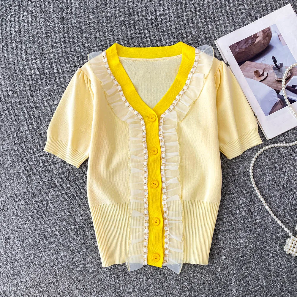 Słodki kontrastowy kolorowy T-shirt z dzianiny dla kobiet Wszechstronna moda V-Neck Single Breasted Slim Tops Kobiece koszulki retro