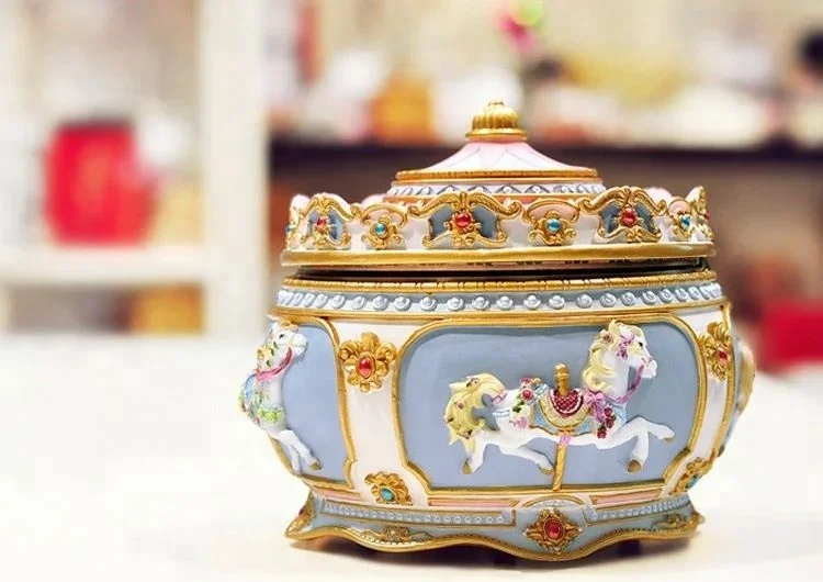 

2025 Rotate Horse Resin Music Box Carousel Gifts