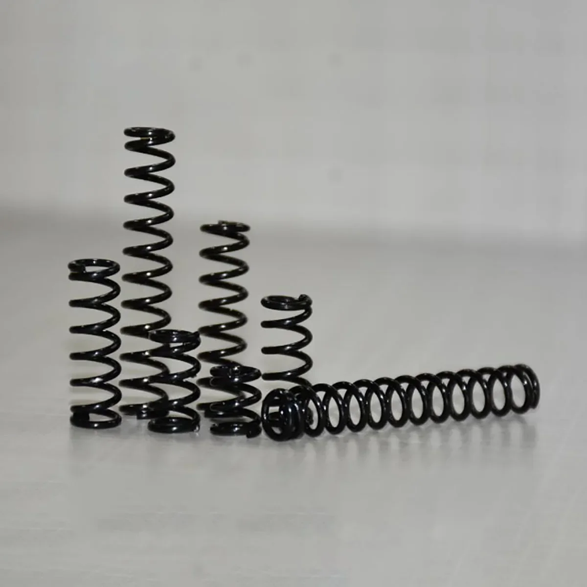 10 pezzi diametro filo 1,2 mm molla di compressione tipo Y nera 65Mn molla di pressione a spirale in acciaio lunghezza 10 mm a 50 mm diametro esterno 6 mm - 20 mm