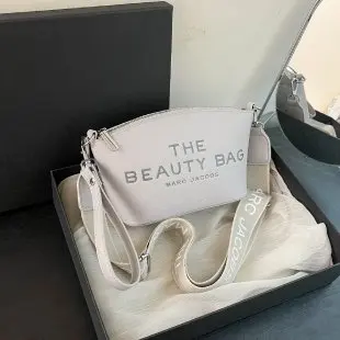 حقيبة كتف أنيقة بأحرف 2025 جديدة للنساء، محفظة فاخرة صغيرة مربعة الشكل، حقيبة كروس عصرية لجميع المناسبات