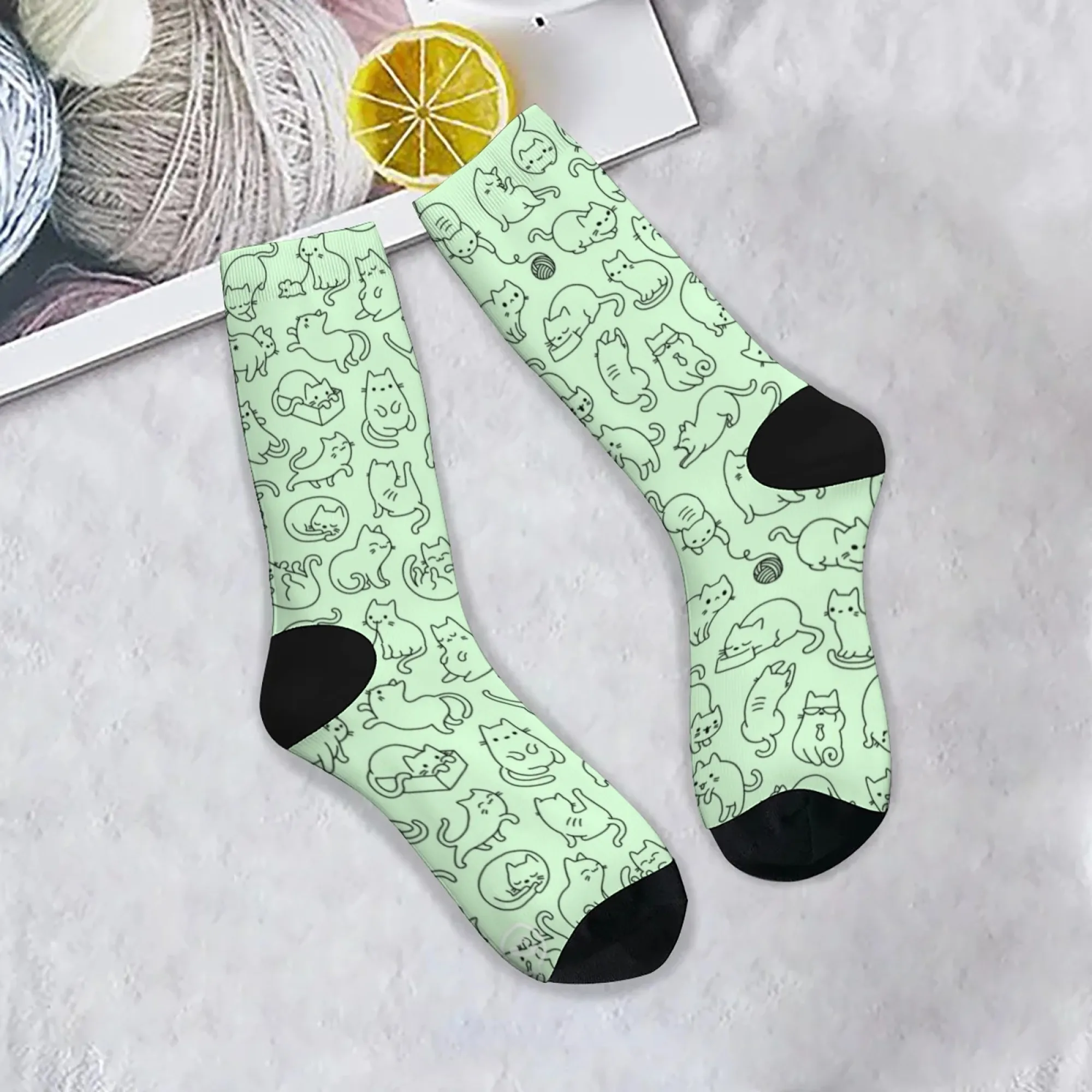 Meias artísticas de desenho animado kawaii, adorável detalhe multi-gato em verde menta, meias elásticas unissex para amantes de gatos da moda