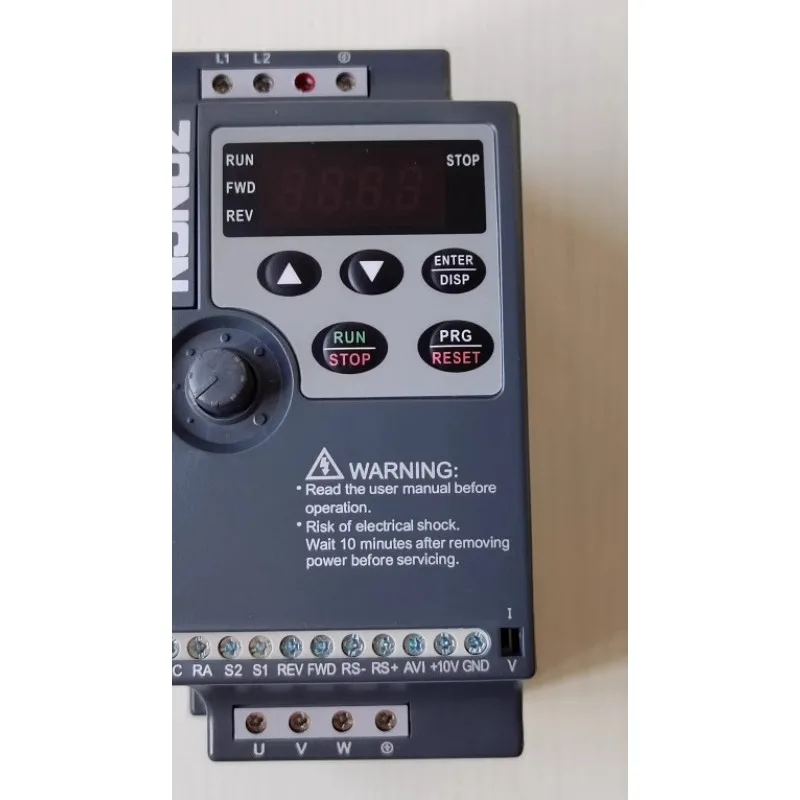 

Инвертор NZ100-0R75G-2 однофазный 220 В NZ200-1R5G-4 трехфазный регулирование скорости 380