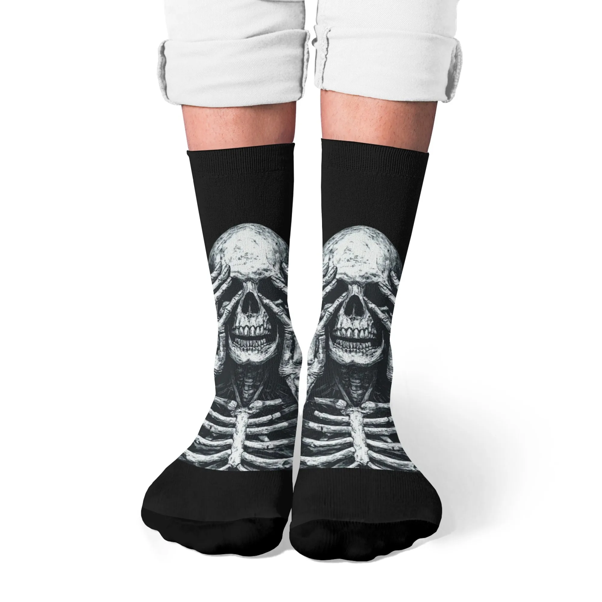 Künstlerische Dark Skull Crew-Socken, Totenkopf-Detail mit dunklen Tönen, weiche, warme Unisex-Socken für tägliche, edgy Outfits und dunkle Sammlerstücke