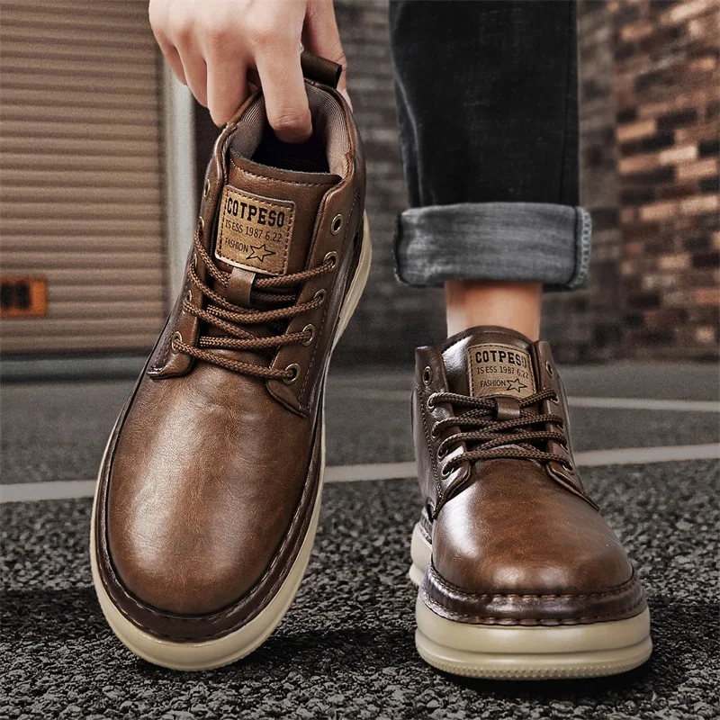 Sapatos casuais masculinos feitos à mão retrô de cano alto, botas vintage ultraleves com cadarço elegantes, tênis ao ar livre para uso diário de primavera e outono, sapatos masculinos de tamanho grande preto cáqui