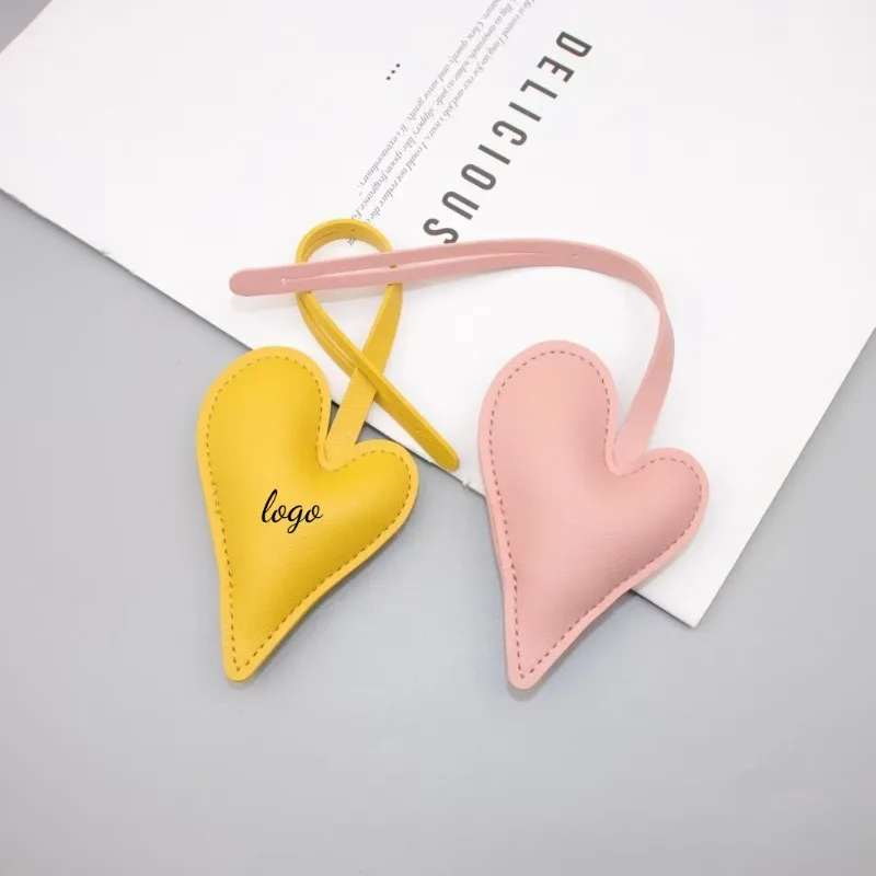 

Customized LOGO Leather Heart-shaped Bag Pendant Simple and Versatile Irregular Peach Heart Jewelry Personalized Key Chains Gift