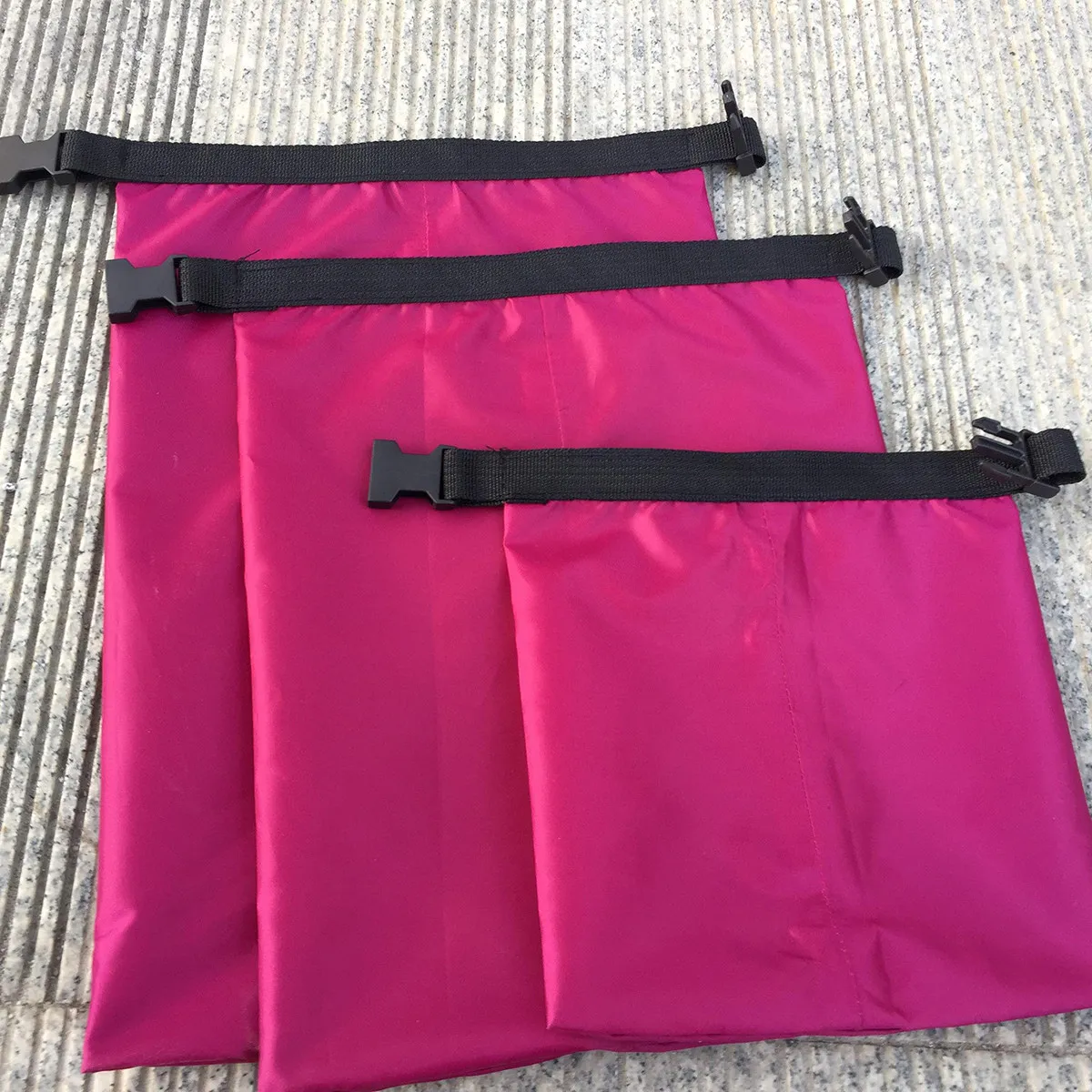 

3Pcs Outdoor Waterproof Dry Bag Set 1.5L2.5L3.5L Nylon Roll Top Storage Pouch Camping Kayaking Boating Rafting Fishing