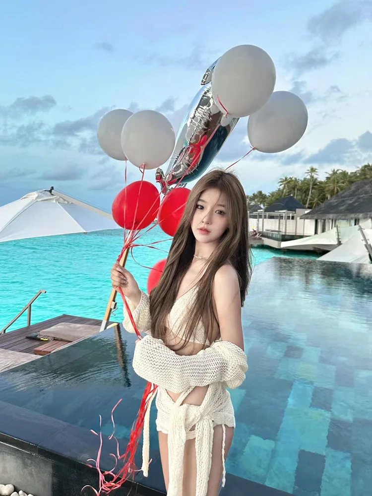 

Женский новый сексуальный купальник-бикини 2023 года, комплект из четырех предметов, для термальных источников, с треугольным дизайном и накидкой.