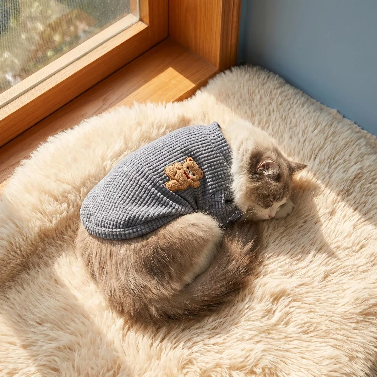 Grauer Waffelstrick-Katzenpullover - 3D-Bären-Stickerei Warme Haustierkleidung für Katzen und Kleine Hunde – Detail 2