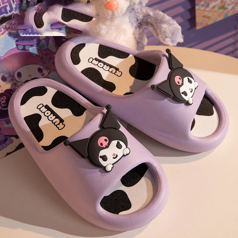 Kawaii Sanrio kapcie Kuromi klapki do domu pantofle na zewnątrz Hello Kitty do łazienki damskie letnie buty na plażę miękkie