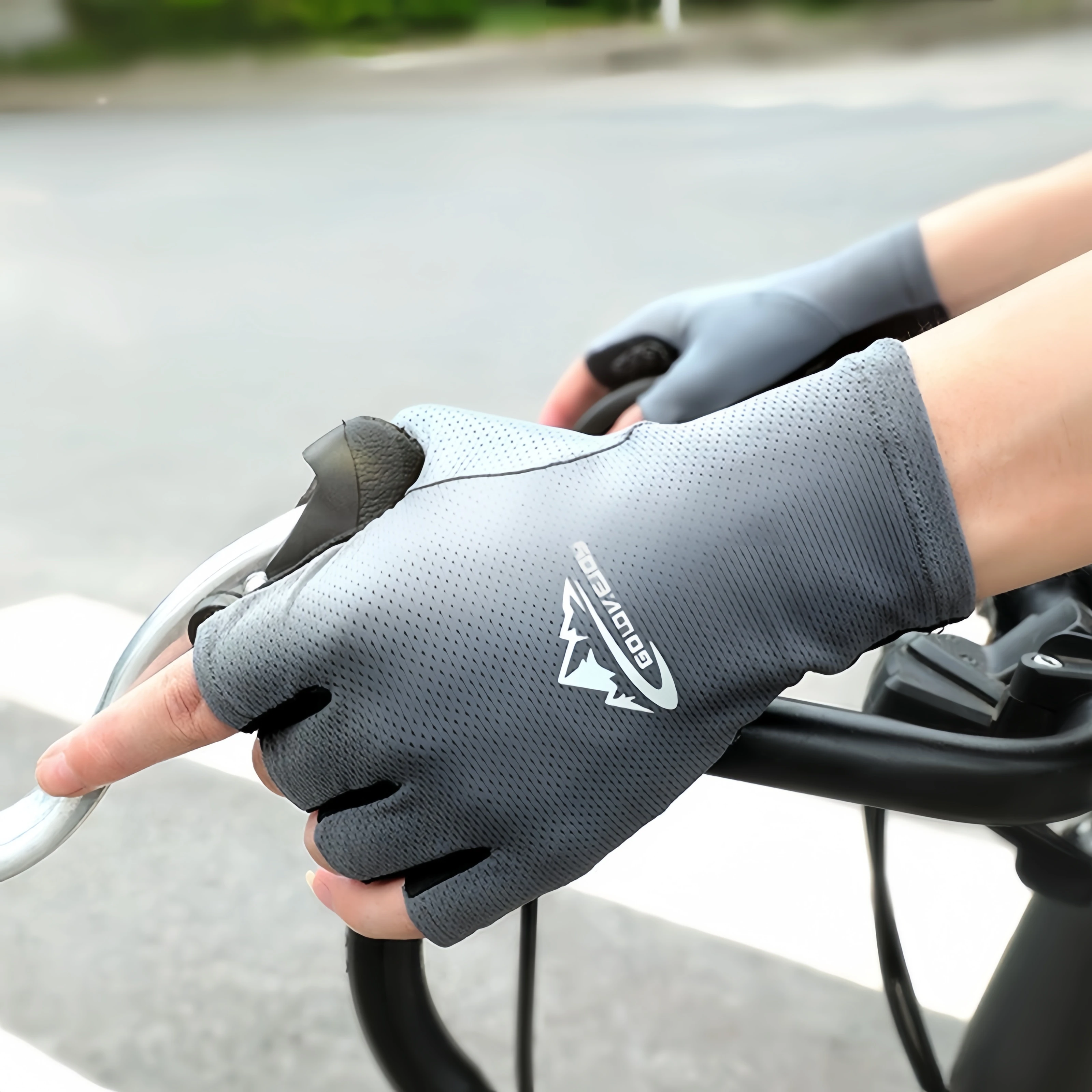 Golovejoy Ice Silk Sunscreen Riding Gloves for Men Summer Outdoor Sports Gloves Touchable Screen Non slip Open Finger Gloves