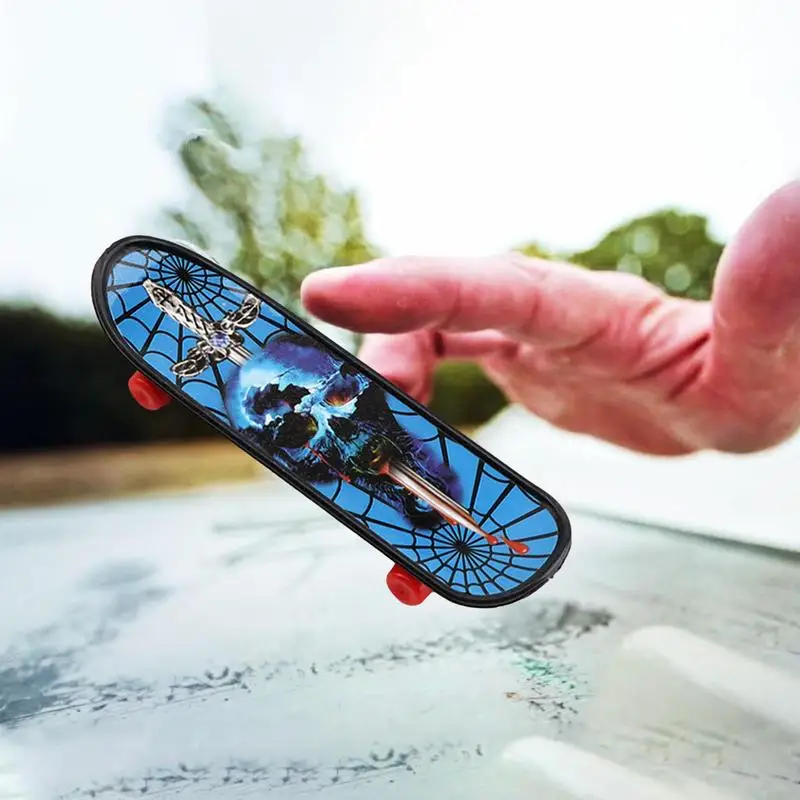 Calendario dell'Avvento con skateboard da dito Calendario per il conto alla rovescia di Natale da 24 giorni Set di giocattoli per mini skateboard per bambini Regali di Natale e Capodanno