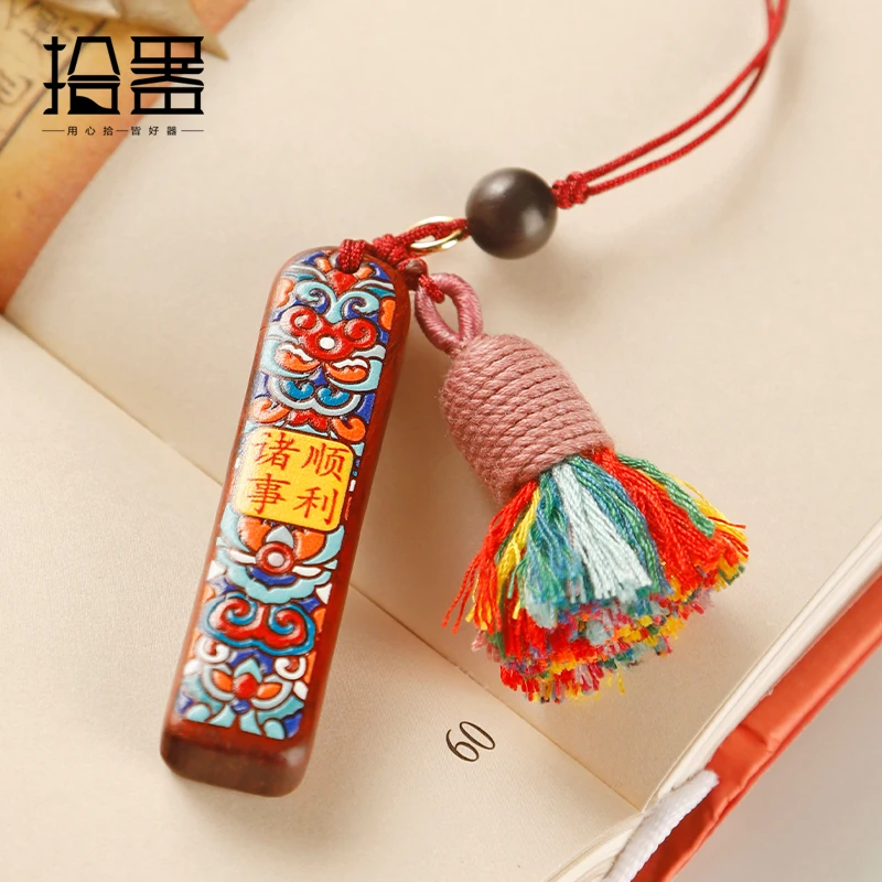 Natural sandalwood gourd pendants bring wealth and smooth sailing in all matters. Bag pendants, keychains, accessories, and Zen-