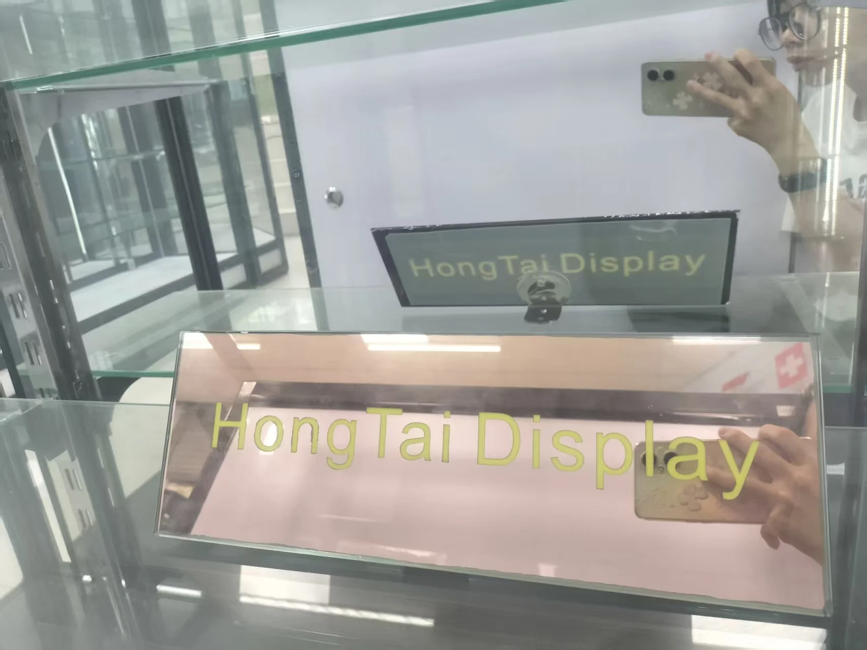 Custom.Extra Vision Glasvitrine Einzelhandelsvitrine Verstellbare Regale mit Spiegelschiebetür für Boutique-Glastheke