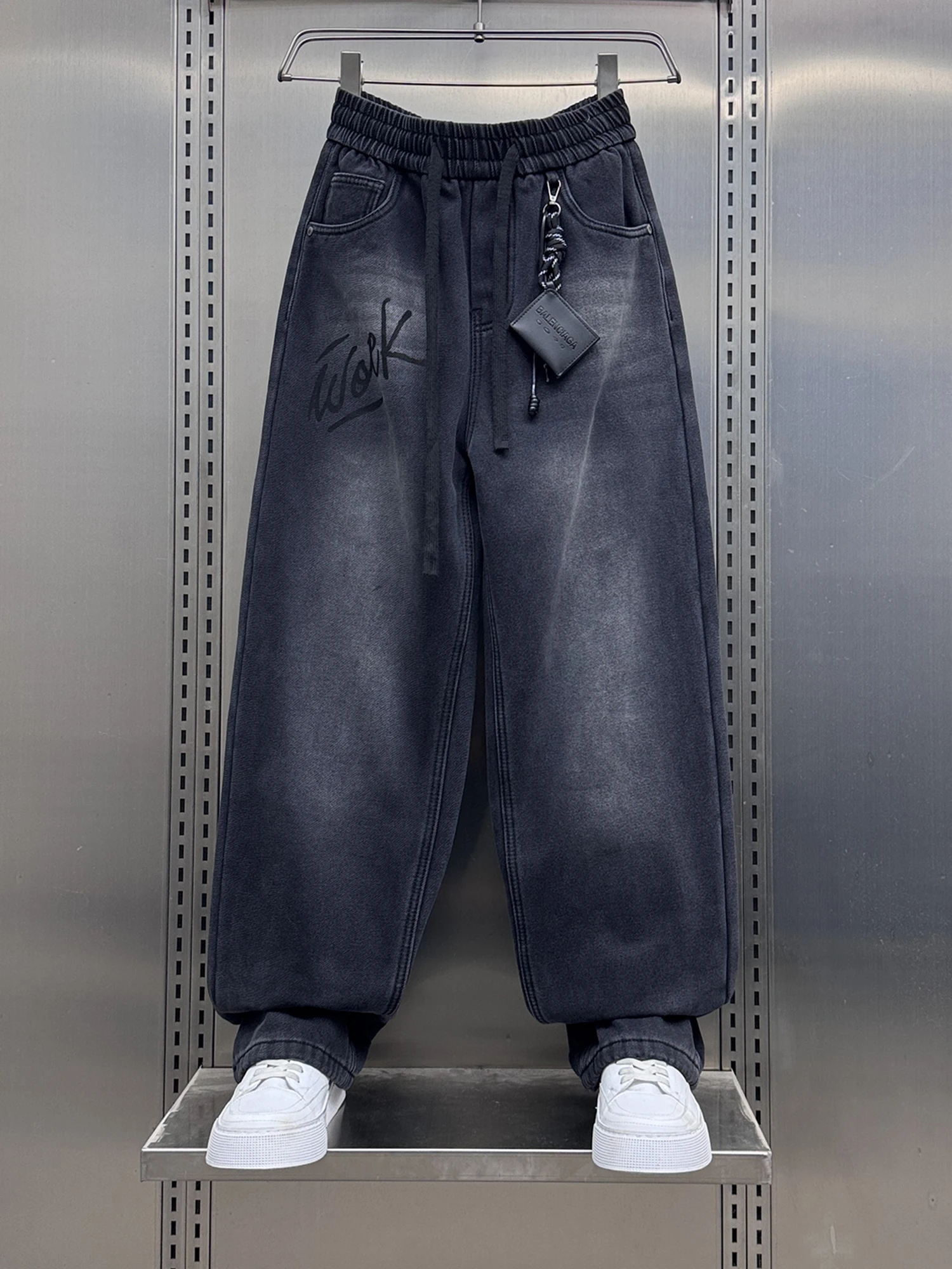 

Новые зимние модные американские свободные прямые джинсы на флисовой подкладке, мужские повседневные длинные брюки с эластичной талией и принтом