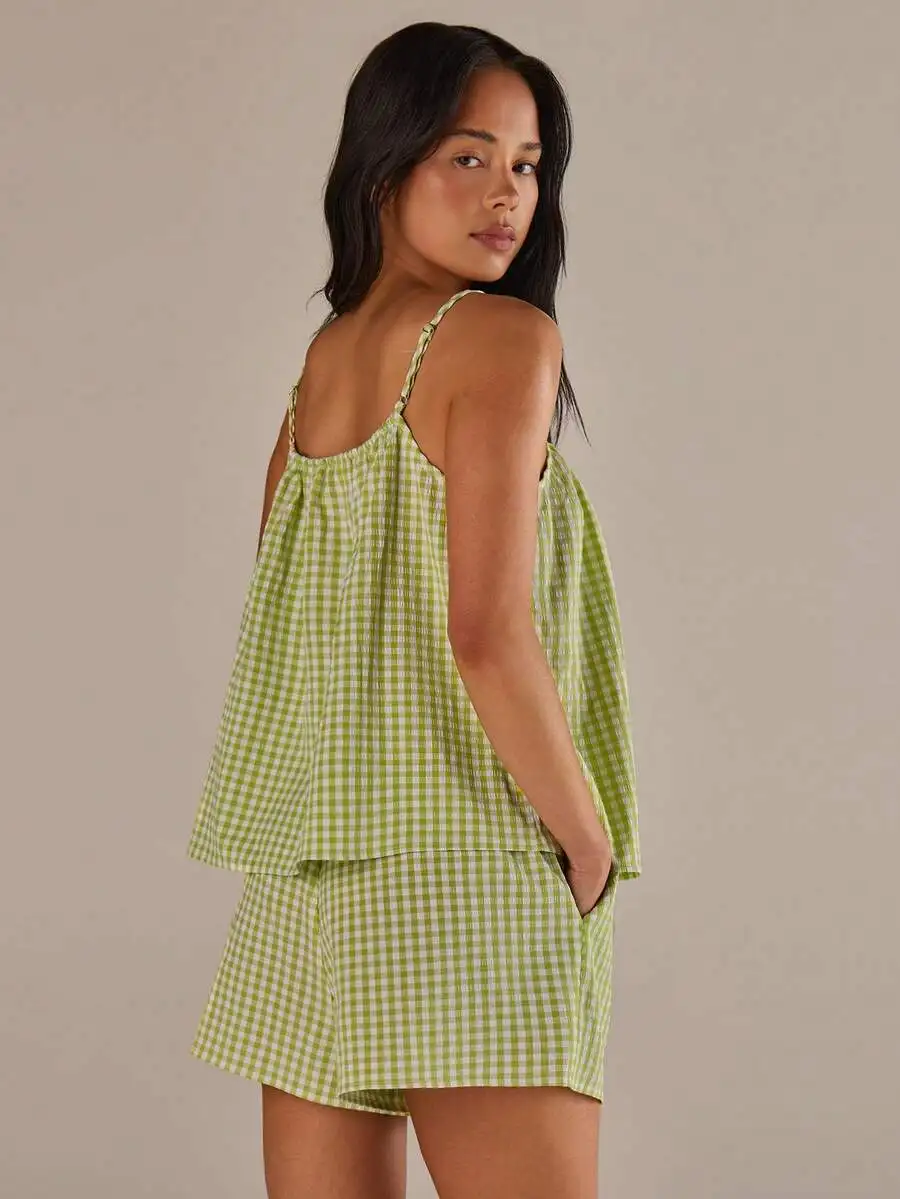 Conjunto de 2 piezas de top sin mangas con hombros descubiertos y pantalones cortos holgados a cuadros verdes para mujer