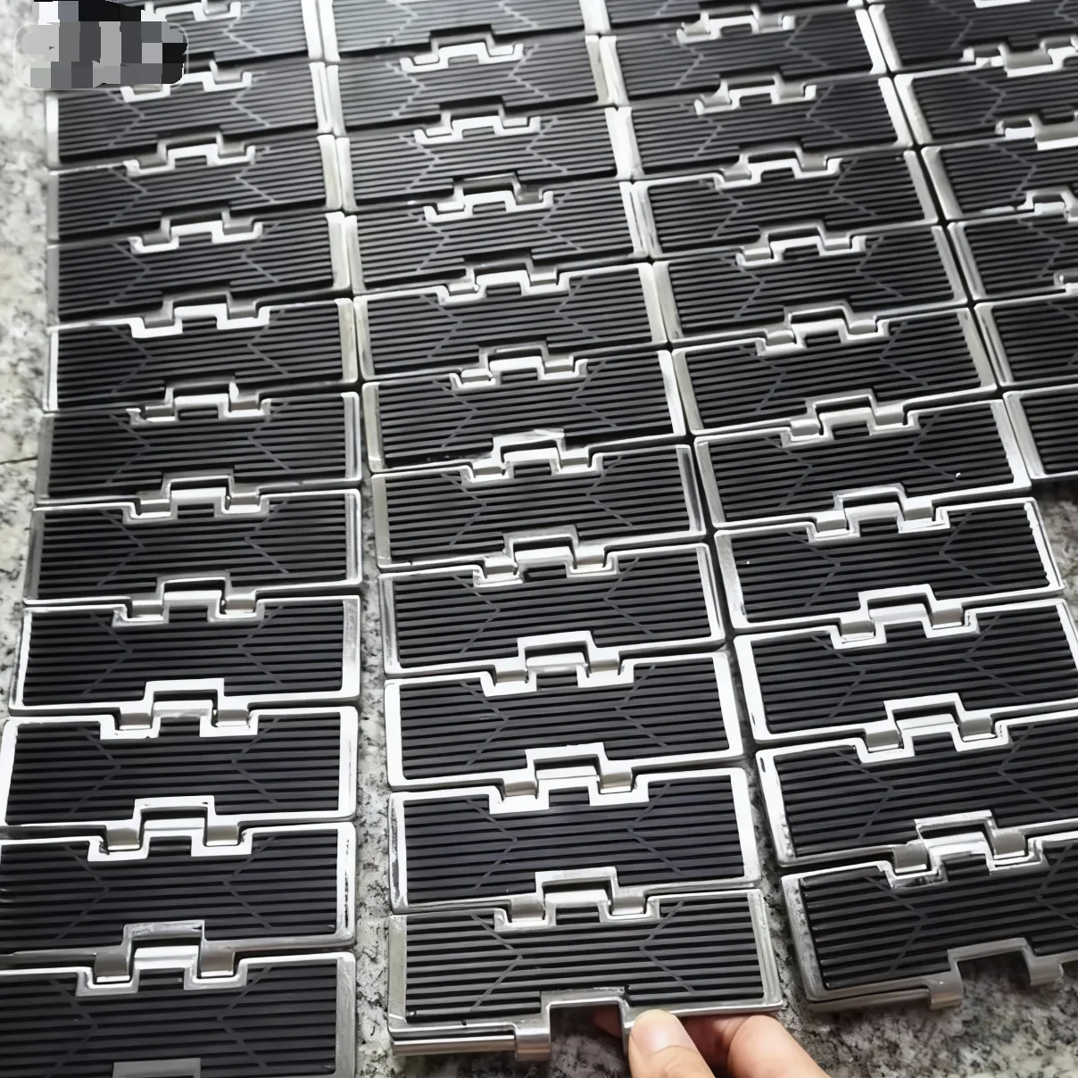 1meters Width:114mm 304 Stainless Steel Anti-Slip Chain Plate, Rubber-Attached Metal Conveyor Belt