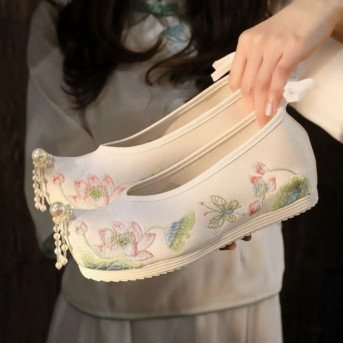 New Hanfu Shoes Women Ancient Style Embroidered Upturned Toe Height Increase Han Element Cloth Shoes Student