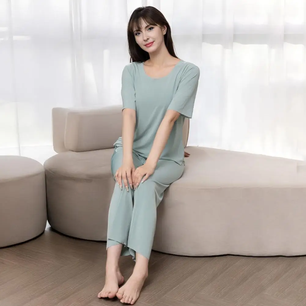 Set Piyama Musim Panas 2 Potong dengan Kaus Lengan Pendek Celana Panjang Bahan Sutra Es Pakaian Tidur Nyaman untuk Wanita